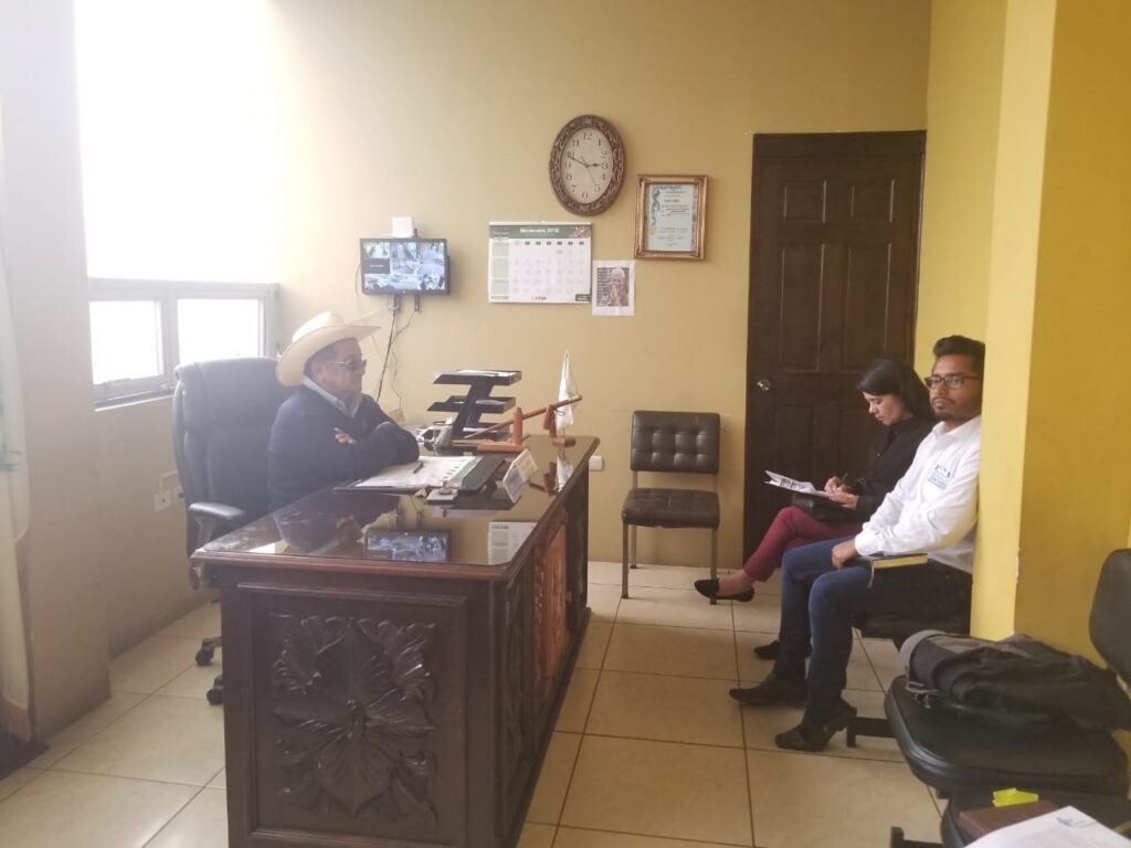 Reunión para tratar temas de Salud, mortalidad materno infantil y desnutrición.