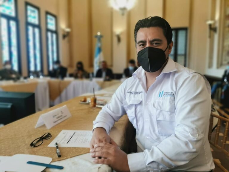 omisión de Trabajo de los Pueblos Indígenas del Consejo Nacional de Desarrollo Urbano y Rural –CONADUR-